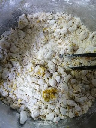 南瓜芝麻糯米饼的做法步骤:3