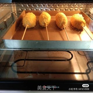 不用油炸❗咔滋脆咸蛋黄拉丝热狗棒的做法步骤:7