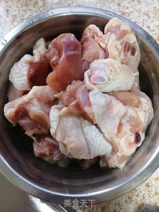 咖喱炖鸡大腿的做法步骤：2