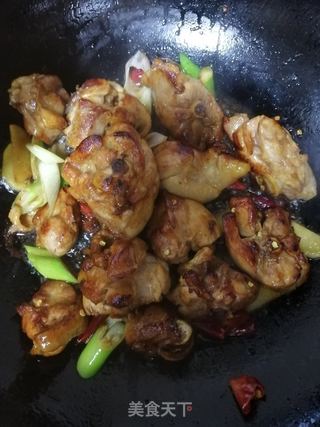 咖喱炖鸡大腿的做法步骤:9