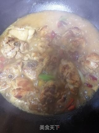 咖喱炖鸡大腿的做法步骤:11