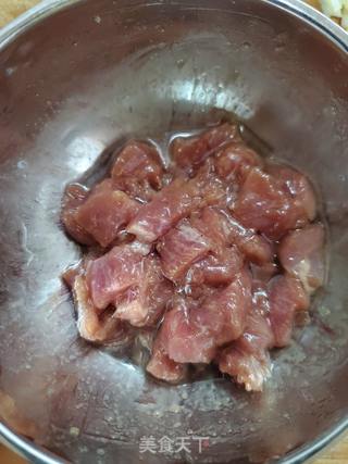 杏鲍菇炒肉丁的做法步骤:3