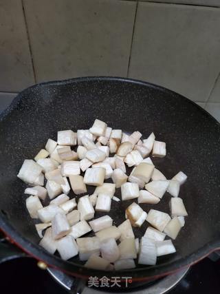 杏鲍菇炒肉丁的做法步骤:5