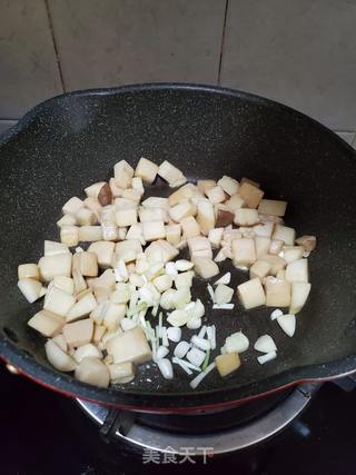 杏鲍菇炒肉丁的做法步骤:6