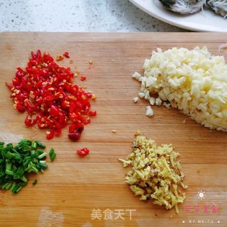 蒜蓉生蚝蒸粉丝的做法步骤:4