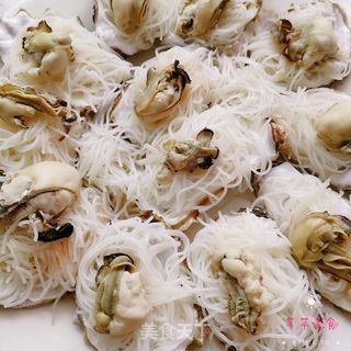 蒜蓉生蚝蒸粉丝的做法步骤:9