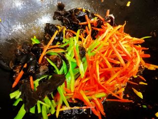 鱼香肉丝的做法步骤:9