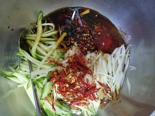 麻汁凉拌面的做法步骤:3