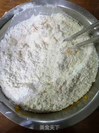 南瓜油酥饼的做法步骤：2