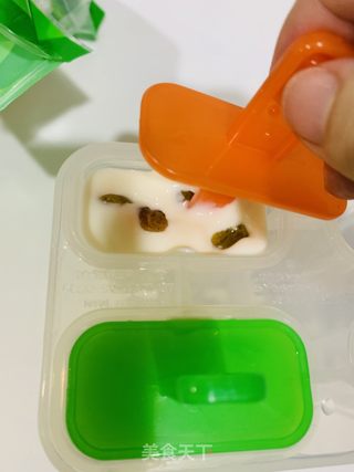 酸奶葡萄干低脂雪糕的做法步骤：2