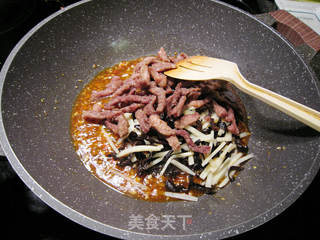 鱼香肉丝的做法步骤:7