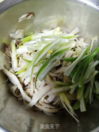 响油手撕杏鲍菇的做法步骤：4