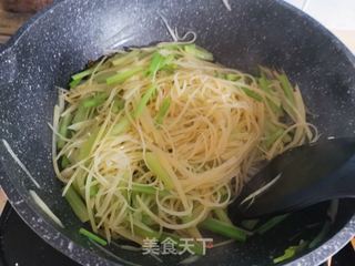 芹菜炒土豆丝的做法步骤:9