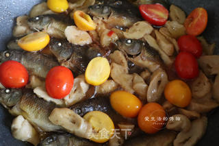 面筋焖禾花鱼的做法步骤:7