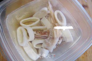 鸡翅海鲜煲的做法步骤:2