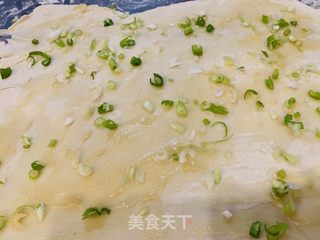火麻仁油酥葱花饼的做法步骤：4