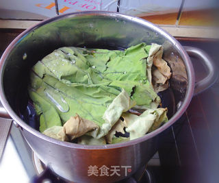 荷叶银耳莲子绿豆汤的做法步骤：2