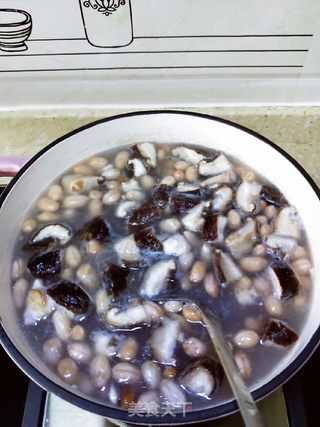 花生香菇猪骨粥的做法步骤:5