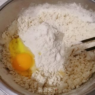 韭菜鸡蛋馅饼的做法步骤：1