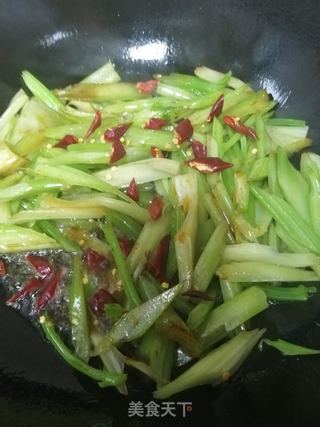 西芹炒豆干的做法步骤：6