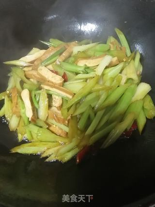 西芹炒豆干的做法步骤：9
