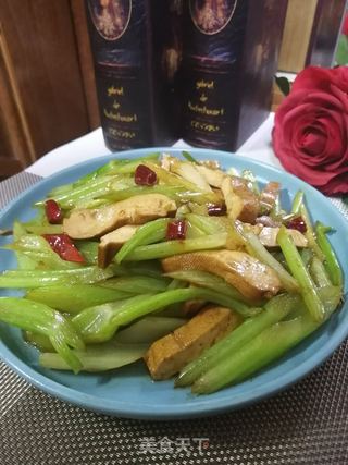西芹炒豆干的做法步骤：11
