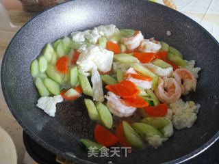 滑蛋虾仁的做法步骤:13