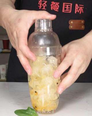 夏日快乐源泉-百香果双响炮的做法步骤:7