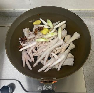 泡椒无骨凤爪的做法步骤:2
