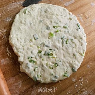 自家葱花饼-葱香浓郁的做法步骤:12