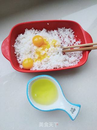 火腿肠蛋炒饭的做法步骤:2