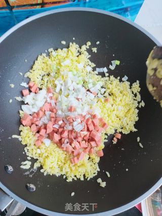 火腿肠蛋炒饭的做法步骤:7