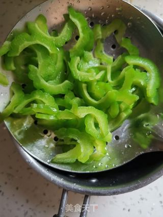 苦瓜煎蛋的做法步骤:5