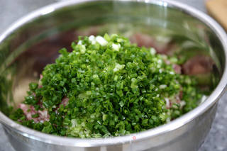 莲藕玉米芹菜肉饺子的做法步骤:7