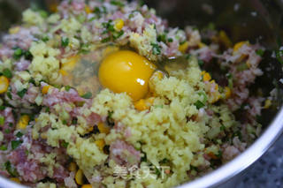 莲藕玉米芹菜肉饺子的做法步骤:10