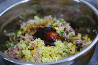 莲藕玉米芹菜肉饺子的做法步骤:11