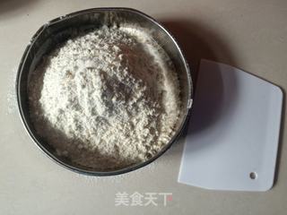 蛋黄莲蓉月饼的做法步骤:3