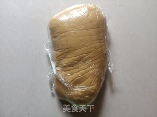 蛋黄莲蓉月饼的做法步骤：5