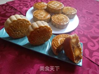 蛋黄莲蓉月饼的做法步骤:12