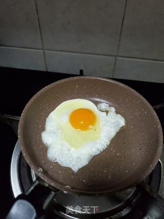 培根鸡蛋三明治的做法步骤：3