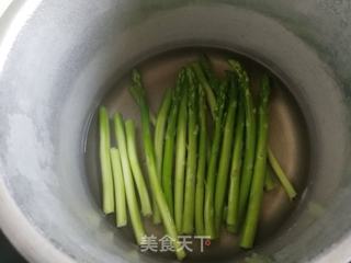 白灼芦笋的做法步骤：3