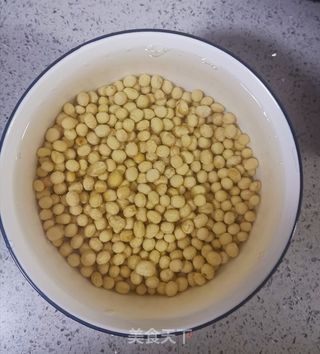 香酥黄豆的做法步骤:2