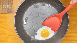 大鱼大肉吃多了,来碗清淡爽口的太阳鸡蛋面吃吃吧的做法步骤:3