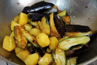 土豆炖茄子的做法步骤:4