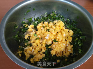 粉条韭菜馅煎饺 的做法步骤:7