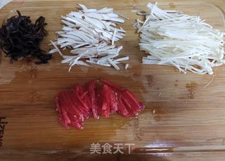 酸辣汤的做法步骤:2