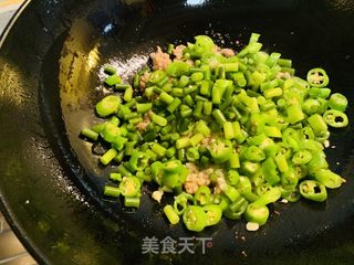 火麻仁肉末杭椒炒干豇豆的做法步骤：5