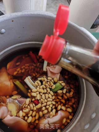 黄豆炖猪脚肉的做法步骤:5