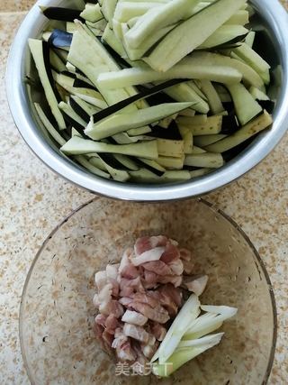 五花肉辣炒茄条的做法步骤：3