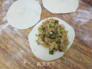 猪肉酸菜馅包子的做法步骤:3